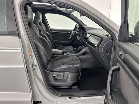 Škoda Kodiaq 1.5 TSI Sportline Business Aut. *PANO | LEATHER-ALCANTARA | FULL-LED | ADAPTIVE-CRUISE | BLIND-SPOT | MEMORY-PACK | CANTON-SOUND | CAMERA | KEYLESS | DIGI-COCKPIT | SPORT/HEATED-SEATS | DAB+ | AMBIENT-LIGHT | CARBON |