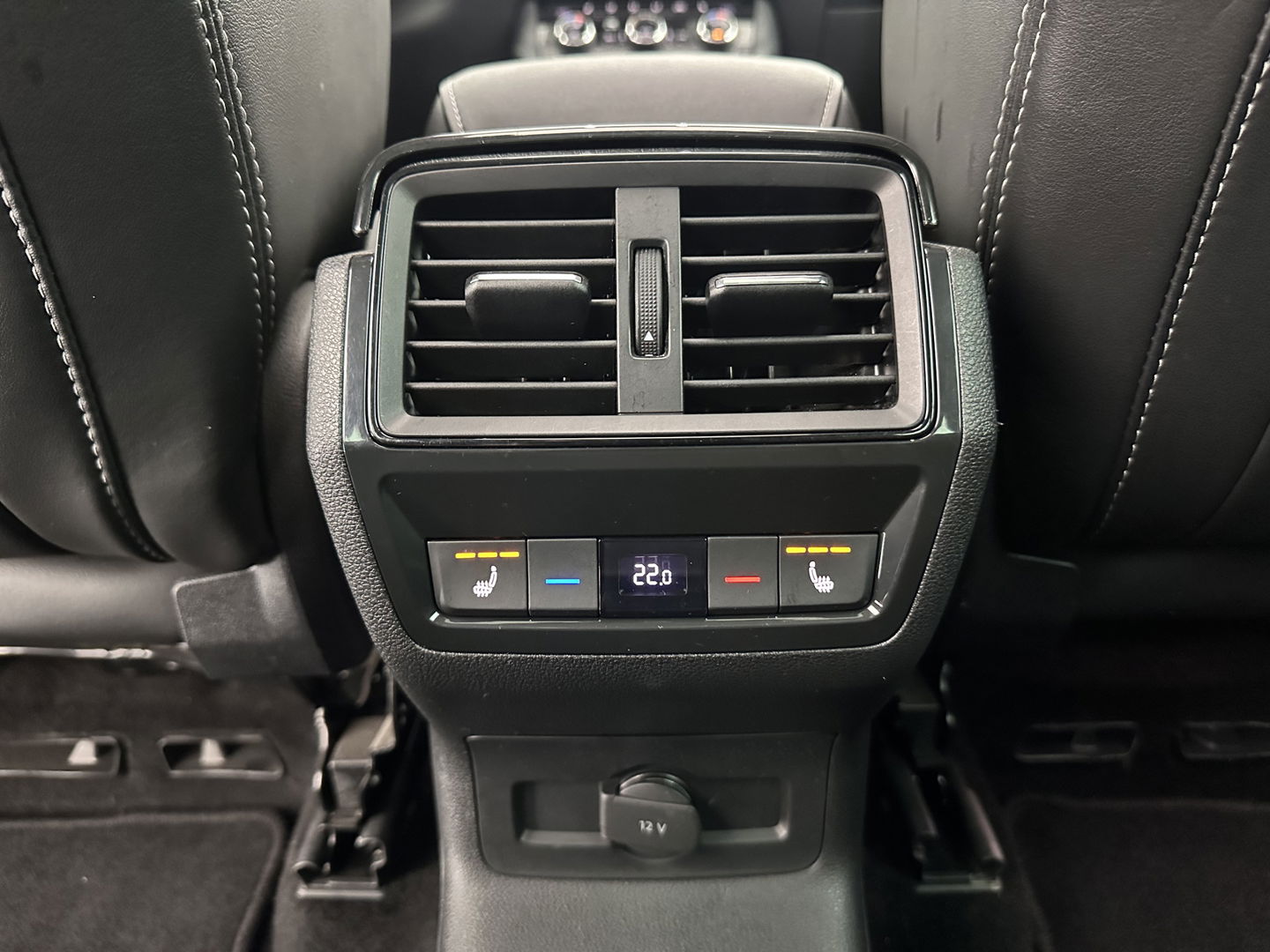 Škoda Kodiaq 1.5 TSI Sportline Business Aut. *PANO | LEATHER-ALCANTARA | FULL-LED | ADAPTIVE-CRUISE | BLIND-SPOT | MEMORY-PACK | CANTON-SOUND | CAMERA | KEYLESS | DIGI-COCKPIT | SPORT/HEATED-SEATS | DAB+ | AMBIENT-LIGHT | CARBON |