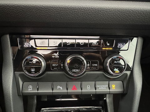 Škoda Kodiaq 1.5 TSI Sportline Business Aut. *PANO | LEATHER-ALCANTARA | FULL-LED | ADAPTIVE-CRUISE | BLIND-SPOT | MEMORY-PACK | CANTON-SOUND | CAMERA | KEYLESS | DIGI-COCKPIT | SPORT/HEATED-SEATS | DAB+ | AMBIENT-LIGHT | CARBON |