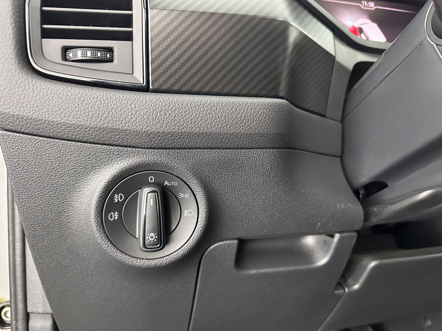 Škoda Kodiaq 1.5 TSI Sportline Business Aut. *PANO | LEATHER-ALCANTARA | FULL-LED | ADAPTIVE-CRUISE | BLIND-SPOT | MEMORY-PACK | CANTON-SOUND | CAMERA | KEYLESS | DIGI-COCKPIT | SPORT/HEATED-SEATS | DAB+ | AMBIENT-LIGHT | CARBON |
