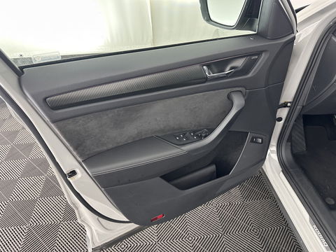 Škoda Kodiaq 1.5 TSI Sportline Business Aut. *PANO | LEATHER-ALCANTARA | FULL-LED | ADAPTIVE-CRUISE | BLIND-SPOT | MEMORY-PACK | CANTON-SOUND | CAMERA | KEYLESS | DIGI-COCKPIT | SPORT/HEATED-SEATS | DAB+ | AMBIENT-LIGHT | CARBON |