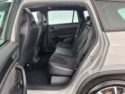 Škoda Kodiaq 1.5 TSI Sportline Business Aut. *PANO | LEATHER-ALCANTARA | FULL-LED | ADAPTIVE-CRUISE | BLIND-SPOT | MEMORY-PACK | CANTON-SOUND | CAMERA | KEYLESS | DIGI-COCKPIT | SPORT/HEATED-SEATS | DAB+ | AMBIENT-LIGHT | CARBON |