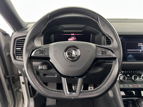 Škoda Kodiaq 1.5 TSI Sportline Business Aut. *PANO | LEATHER-ALCANTARA | FULL-LED | ADAPTIVE-CRUISE | BLIND-SPOT | MEMORY-PACK | CANTON-SOUND | CAMERA | KEYLESS | DIGI-COCKPIT | SPORT/HEATED-SEATS | DAB+ | AMBIENT-LIGHT | CARBON |