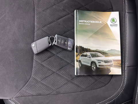 Škoda Kodiaq 1.5 TSI Sportline Business Aut. *PANO | LEATHER-ALCANTARA | FULL-LED | ADAPTIVE-CRUISE | BLIND-SPOT | MEMORY-PACK | CANTON-SOUND | CAMERA | KEYLESS | DIGI-COCKPIT | SPORT/HEATED-SEATS | DAB+ | AMBIENT-LIGHT | CARBON |