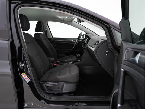 Volkswagen e-Golf E-DITION (INCL.BTW) Aut. *HEAT-PUMP | ADAPTIVE-CRUISE | FULL-LED | DAB+ | NAVI-FULLMAP | CARPLAY | HEATED-COMFORTSEATS | ECC | CCS-FASTLOADER | PARKPILOT | CARPLAY | 17''ALU*