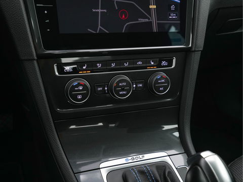 Volkswagen e-Golf E-DITION (INCL.BTW) Aut. *HEAT-PUMP | ADAPTIVE-CRUISE | FULL-LED | DAB+ | NAVI-FULLMAP | CARPLAY | HEATED-COMFORTSEATS | ECC | CCS-FASTLOADER | PARKPILOT | CARPLAY | 17''ALU*
