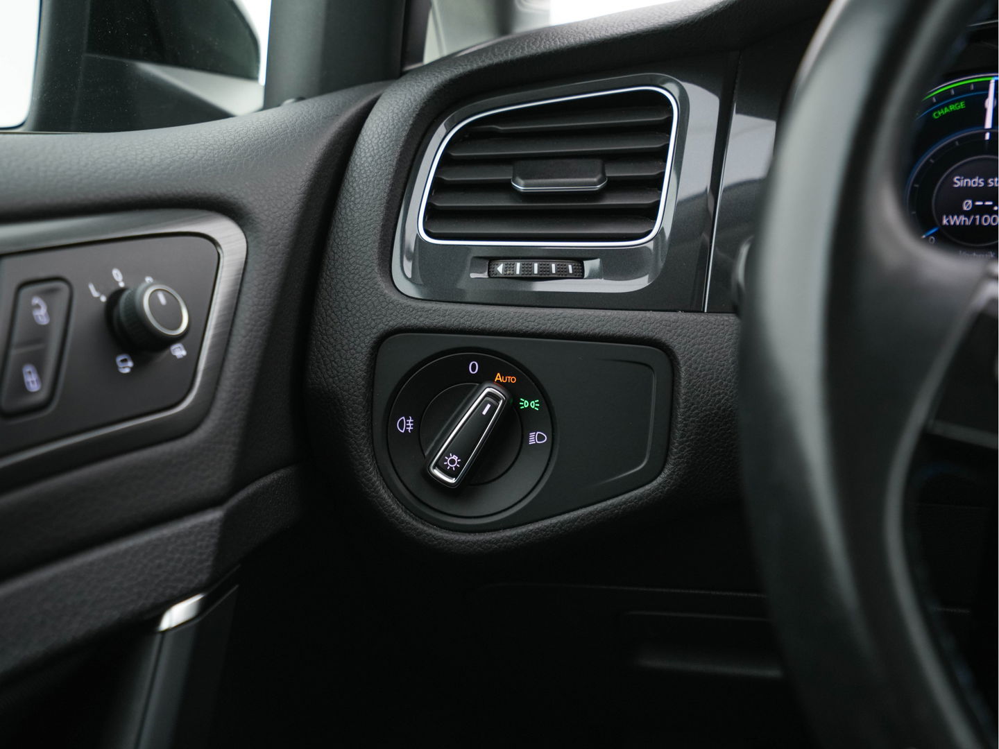Volkswagen e-Golf E-DITION (INCL.BTW) Aut. *HEAT-PUMP | ADAPTIVE-CRUISE | FULL-LED | DAB+ | NAVI-FULLMAP | CARPLAY | HEATED-COMFORTSEATS | ECC | CCS-FASTLOADER | PARKPILOT | CARPLAY | 17''ALU*