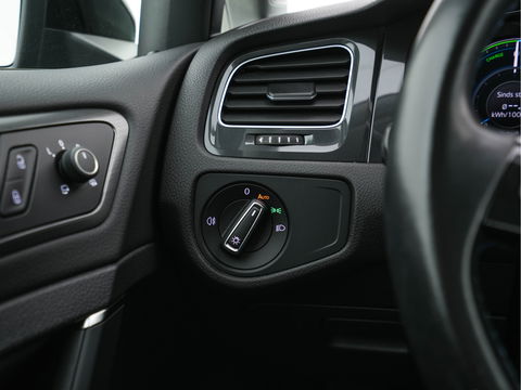 Volkswagen e-Golf E-DITION (INCL.BTW) Aut. *HEAT-PUMP | ADAPTIVE-CRUISE | FULL-LED | DAB+ | NAVI-FULLMAP | CARPLAY | HEATED-COMFORTSEATS | ECC | CCS-FASTLOADER | PARKPILOT | CARPLAY | 17''ALU*