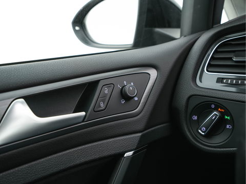 Volkswagen e-Golf E-DITION (INCL.BTW) Aut. *HEAT-PUMP | ADAPTIVE-CRUISE | FULL-LED | DAB+ | NAVI-FULLMAP | CARPLAY | HEATED-COMFORTSEATS | ECC | CCS-FASTLOADER | PARKPILOT | CARPLAY | 17''ALU*