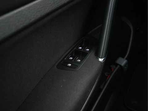 Volkswagen e-Golf E-DITION (INCL.BTW) Aut. *HEAT-PUMP | ADAPTIVE-CRUISE | FULL-LED | DAB+ | NAVI-FULLMAP | CARPLAY | HEATED-COMFORTSEATS | ECC | CCS-FASTLOADER | PARKPILOT | CARPLAY | 17''ALU*