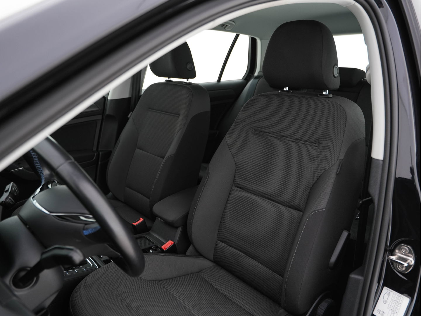 Volkswagen e-Golf E-DITION (INCL.BTW) Aut. *HEAT-PUMP | ADAPTIVE-CRUISE | FULL-LED | DAB+ | NAVI-FULLMAP | CARPLAY | HEATED-COMFORTSEATS | ECC | CCS-FASTLOADER | PARKPILOT | CARPLAY | 17''ALU*