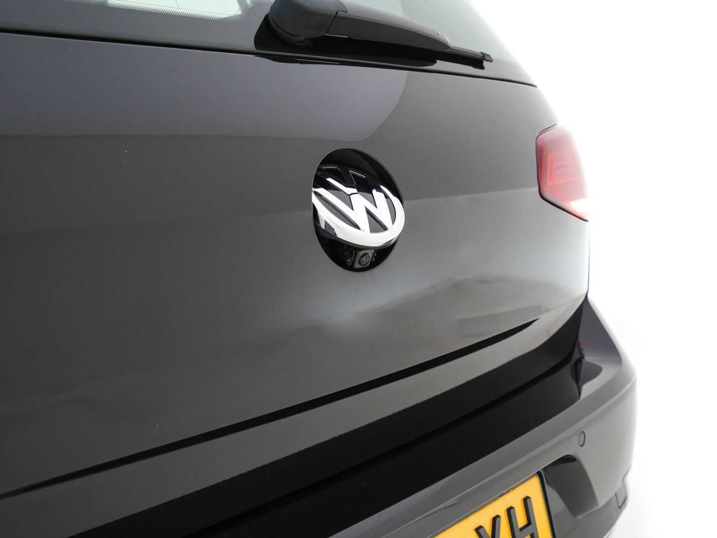 Volkswagen e-Golf E-DITION (INCL.BTW) Aut. *HEAT-PUMP | ADAPTIVE-CRUISE | FULL-LED | DAB+ | NAVI-FULLMAP | CARPLAY | HEATED-COMFORTSEATS | ECC | CCS-FASTLOADER | PARKPILOT | CARPLAY | 17''ALU*