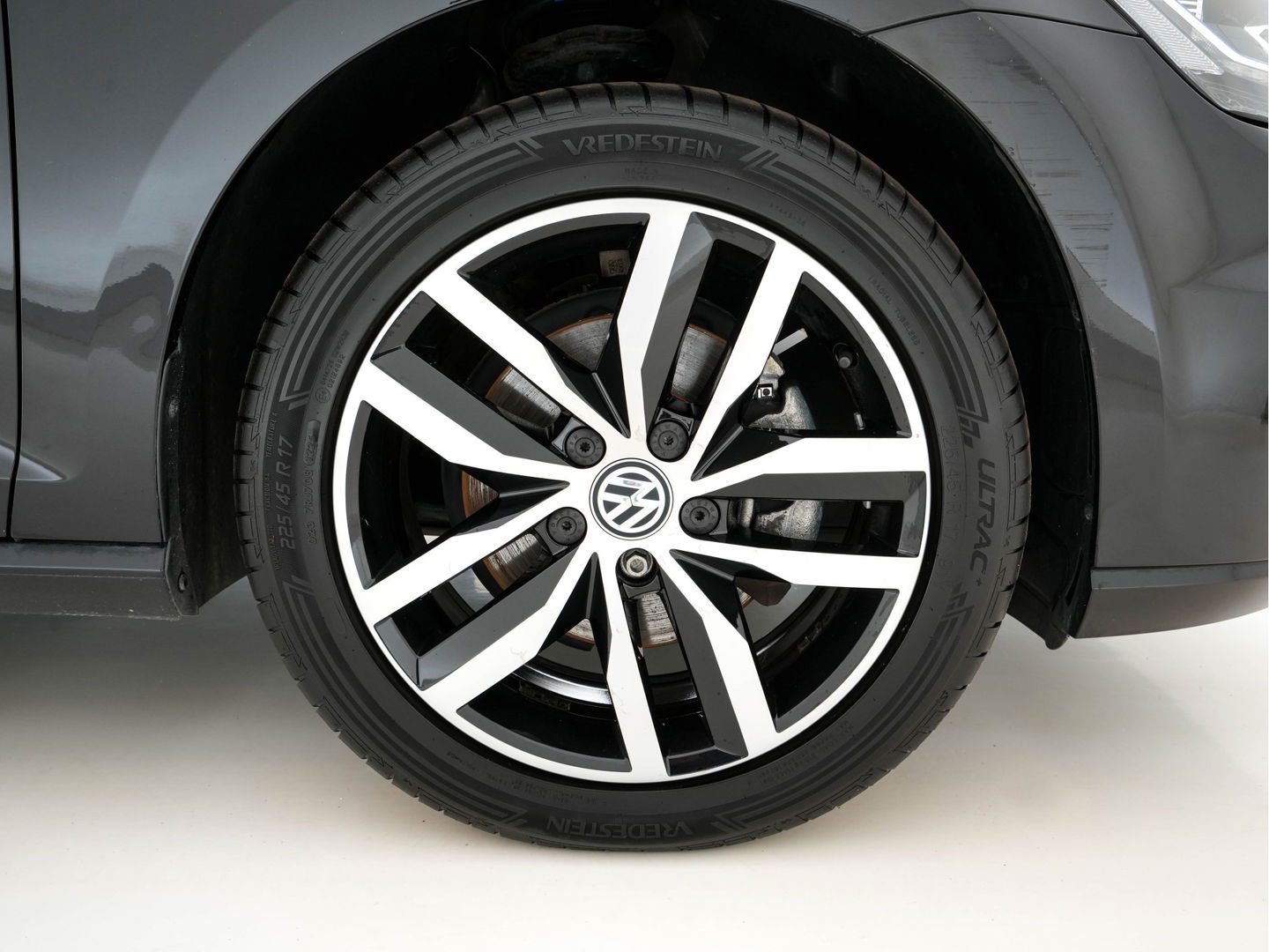 Volkswagen e-Golf E-DITION (INCL.BTW) Aut. *HEAT-PUMP | ADAPTIVE-CRUISE | FULL-LED | DAB+ | NAVI-FULLMAP | CARPLAY | HEATED-COMFORTSEATS | ECC | CCS-FASTLOADER | PARKPILOT | CARPLAY | 17''ALU*