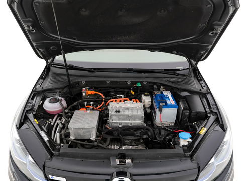 Volkswagen e-Golf E-DITION (INCL.BTW) Aut. *HEAT-PUMP | ADAPTIVE-CRUISE | FULL-LED | DAB+ | NAVI-FULLMAP | CARPLAY | HEATED-COMFORTSEATS | ECC | CCS-FASTLOADER | PARKPILOT | CARPLAY | 17''ALU*