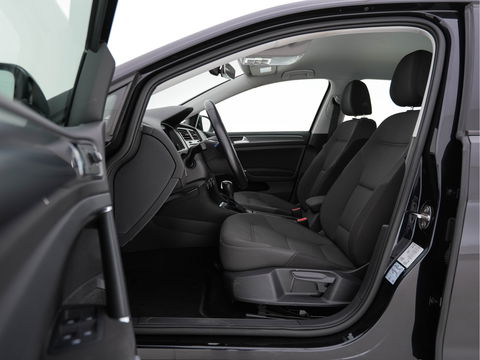 Volkswagen e-Golf E-DITION (INCL.BTW) Aut. *HEAT-PUMP | ADAPTIVE-CRUISE | FULL-LED | DAB+ | NAVI-FULLMAP | CARPLAY | HEATED-COMFORTSEATS | ECC | CCS-FASTLOADER | PARKPILOT | CARPLAY | 17''ALU*
