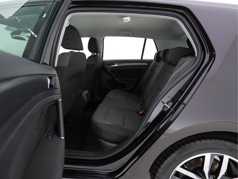 Volkswagen e-Golf E-DITION (INCL.BTW) Aut. *HEAT-PUMP | ADAPTIVE-CRUISE | FULL-LED | DAB+ | NAVI-FULLMAP | CARPLAY | HEATED-COMFORTSEATS | ECC | CCS-FASTLOADER | PARKPILOT | CARPLAY | 17''ALU*