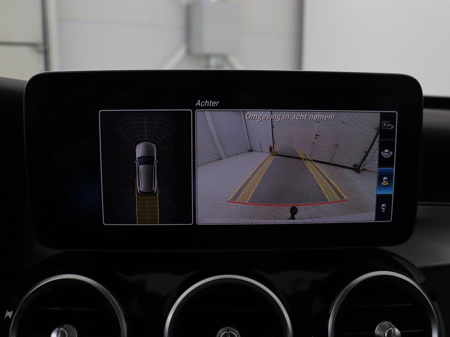 Mercedes-Benz C-Klasse 300e Avantgarde | Trekhaak | Adaptive cruise | Leder | Stoelverwarming | Carplay | Park Assist | Camera | Navigatie | Full LED
