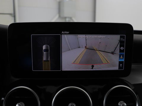 Mercedes-Benz C-Klasse 300e Avantgarde | Trekhaak | Adaptive cruise | Leder | Stoelverwarming | Carplay | Park Assist | Camera | Navigatie | Full LED