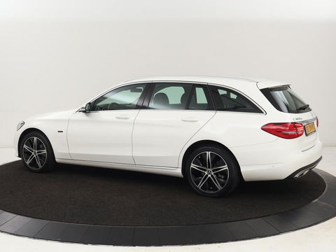 Mercedes-Benz C-Klasse 300e Avantgarde | Trekhaak | Adaptive cruise | Leder | Stoelverwarming | Carplay | Park Assist | Camera | Navigatie | Full LED