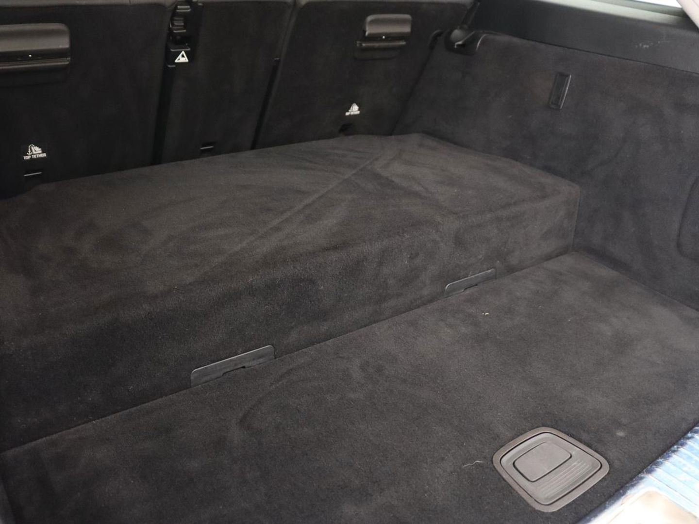 Mercedes-Benz C-Klasse 300e Avantgarde | Trekhaak | Adaptive cruise | Leder | Stoelverwarming | Carplay | Park Assist | Camera | Navigatie | Full LED