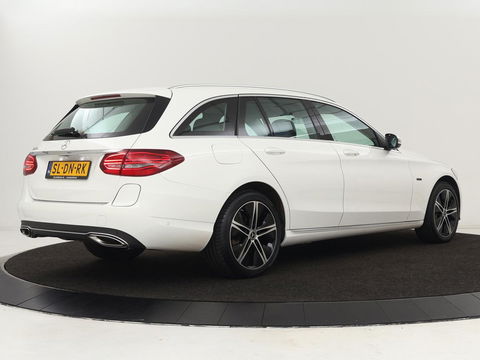 Mercedes-Benz C-Klasse 300e Avantgarde | Trekhaak | Adaptive cruise | Leder | Stoelverwarming | Carplay | Park Assist | Camera | Navigatie | Full LED