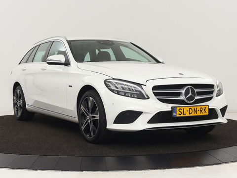 Mercedes-Benz C-Klasse 300e Avantgarde | Trekhaak | Adaptive cruise | Leder | Stoelverwarming | Carplay | Park Assist | Camera | Navigatie | Full LED