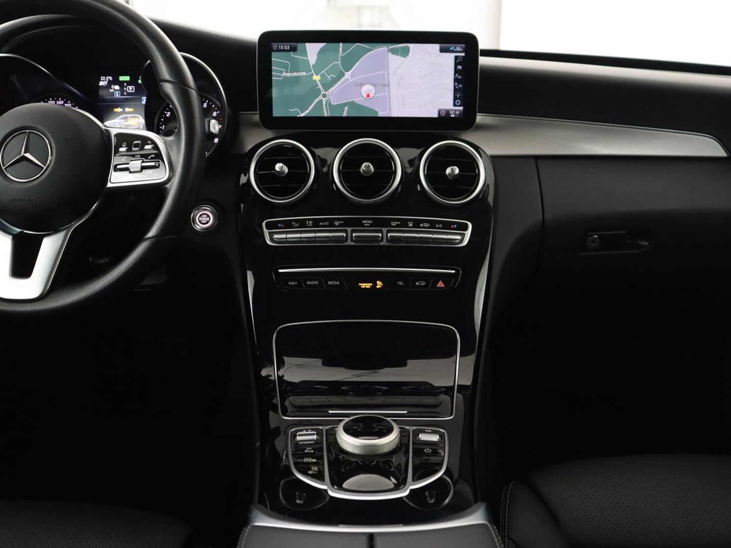 Mercedes-Benz C-Klasse 300e Avantgarde | Trekhaak | Adaptive cruise | Leder | Stoelverwarming | Carplay | Park Assist | Camera | Navigatie | Full LED