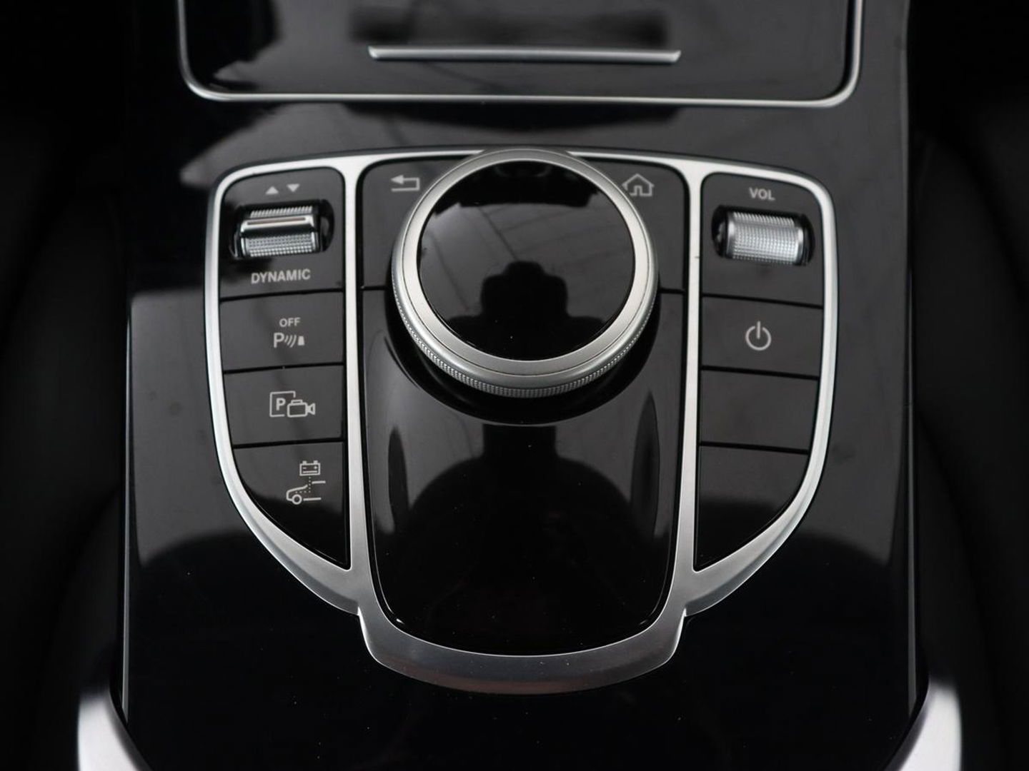 Mercedes-Benz C-Klasse 300e Avantgarde | Trekhaak | Adaptive cruise | Leder | Stoelverwarming | Carplay | Park Assist | Camera | Navigatie | Full LED