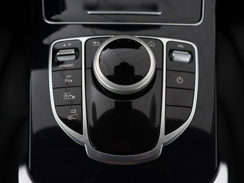 Mercedes-Benz C-Klasse 300e Avantgarde | Trekhaak | Adaptive cruise | Leder | Stoelverwarming | Carplay | Park Assist | Camera | Navigatie | Full LED