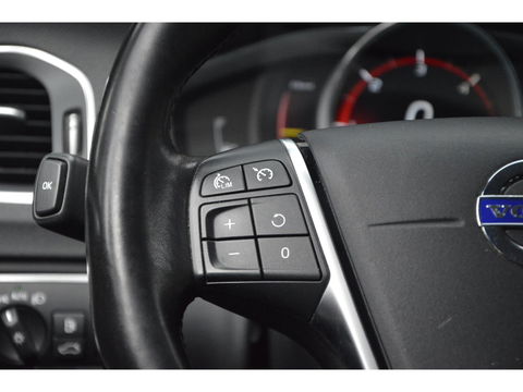 Volvo V60 2.4 D5 Twin Engine Special Edition | Stuur + Stoel Verwarmd | Trekhaak | Bluetooth | Cruise Control | Leer |