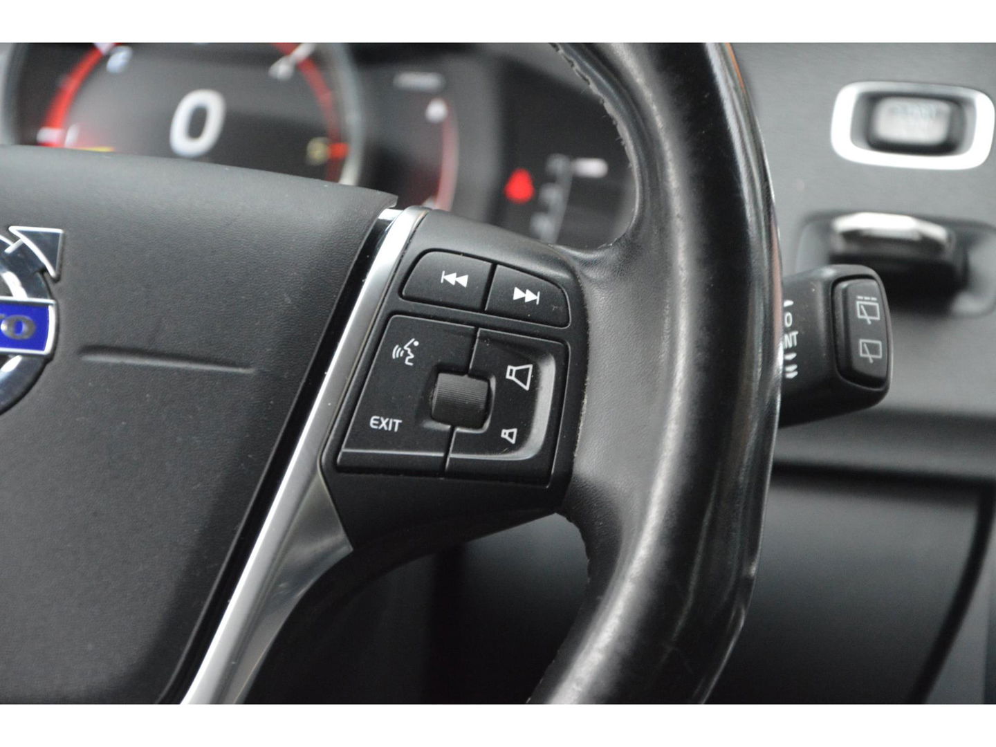 Volvo V60 2.4 D5 Twin Engine Special Edition | Stuur + Stoel Verwarmd | Trekhaak | Bluetooth | Cruise Control | Leer |