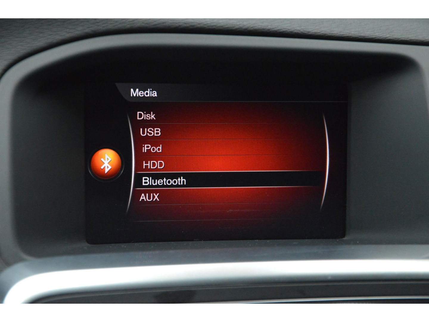 Volvo V60 2.4 D5 Twin Engine Special Edition | Stuur + Stoel Verwarmd | Trekhaak | Bluetooth | Cruise Control | Leer |