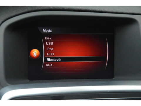 Volvo V60 2.4 D5 Twin Engine Special Edition | Stuur + Stoel Verwarmd | Trekhaak | Bluetooth | Cruise Control | Leer |