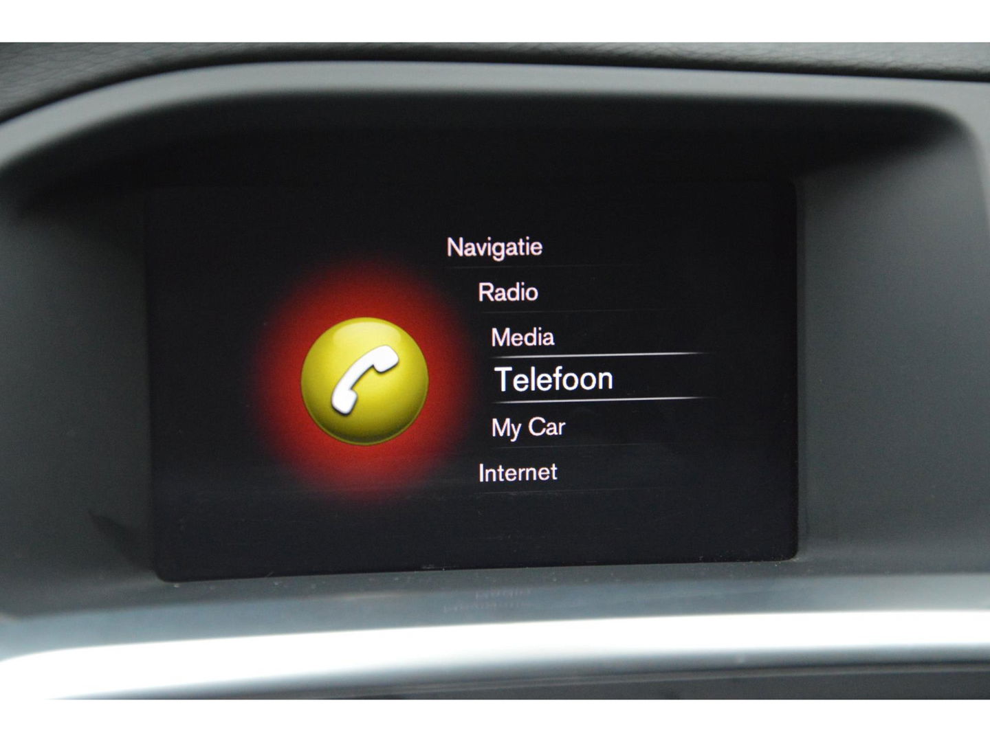 Volvo V60 2.4 D5 Twin Engine Special Edition | Stuur + Stoel Verwarmd | Trekhaak | Bluetooth | Cruise Control | Leer |