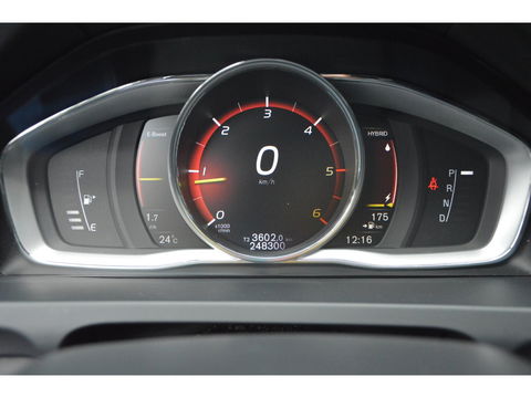 Volvo V60 2.4 D5 Twin Engine Special Edition | Stuur + Stoel Verwarmd | Trekhaak | Bluetooth | Cruise Control | Leer |