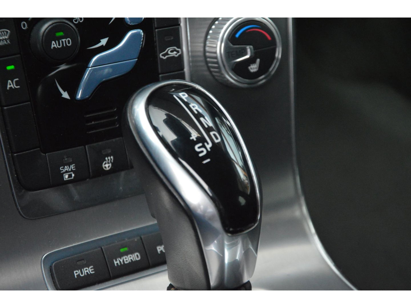 Volvo V60 2.4 D5 Twin Engine Special Edition | Stuur + Stoel Verwarmd | Trekhaak | Bluetooth | Cruise Control | Leer |