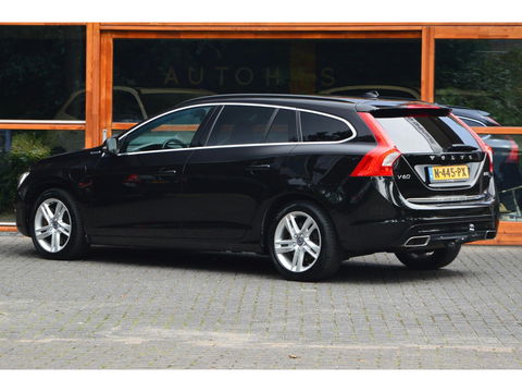 Volvo V60 2.4 D5 Twin Engine Special Edition | Stuur + Stoel Verwarmd | Trekhaak | Bluetooth | Cruise Control | Leer |