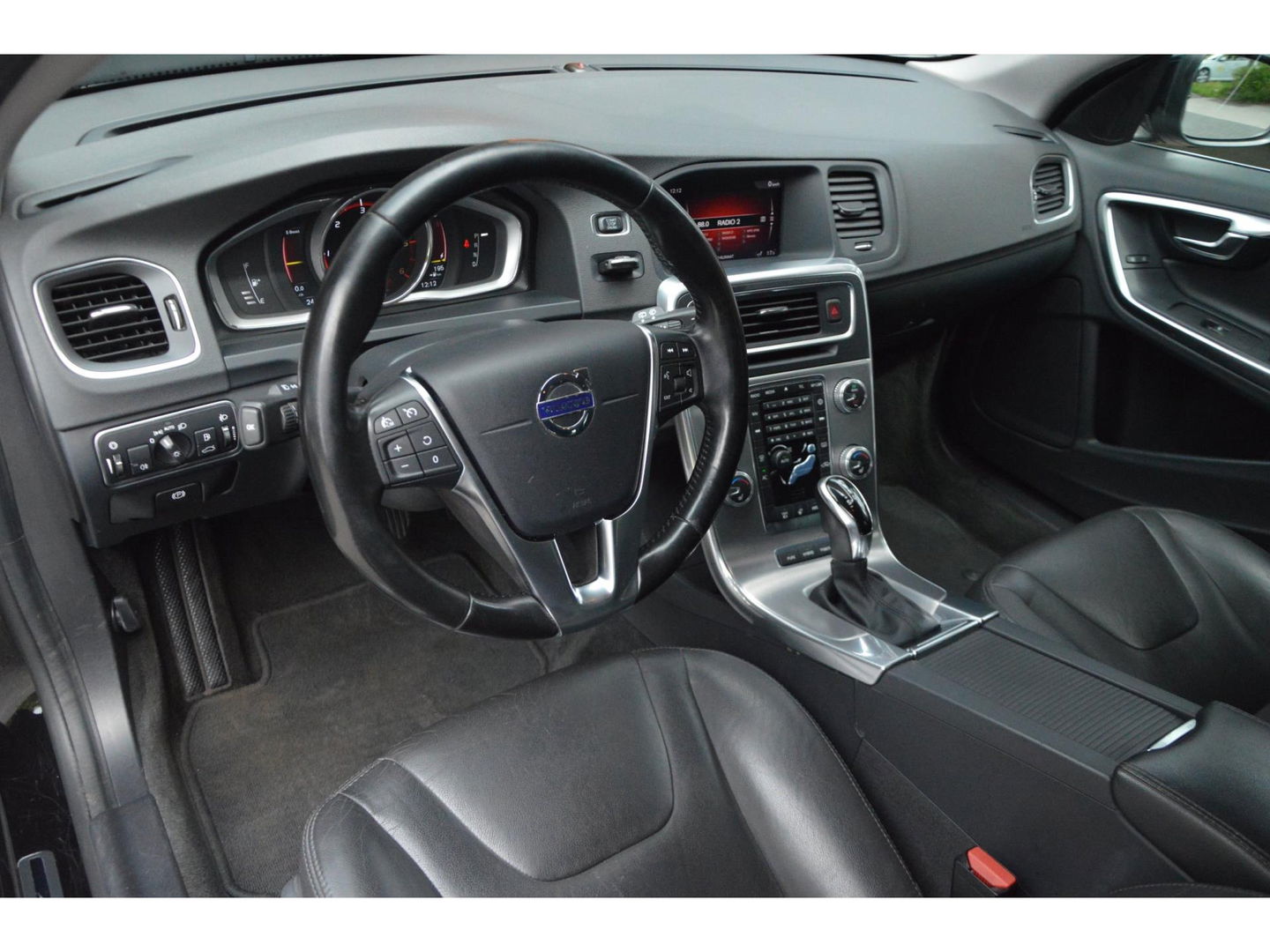 Volvo V60 2.4 D5 Twin Engine Special Edition | Stuur + Stoel Verwarmd | Trekhaak | Bluetooth | Cruise Control | Leer |