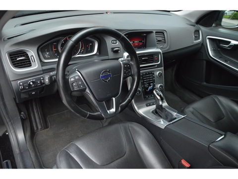 Volvo V60 2.4 D5 Twin Engine Special Edition | Stuur + Stoel Verwarmd | Trekhaak | Bluetooth | Cruise Control | Leer |