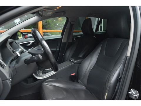 Volvo V60 2.4 D5 Twin Engine Special Edition | Stuur + Stoel Verwarmd | Trekhaak | Bluetooth | Cruise Control | Leer |