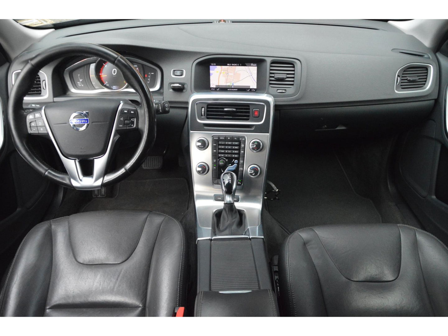 Volvo V60 2.4 D5 Twin Engine Special Edition | Stuur + Stoel Verwarmd | Trekhaak | Bluetooth | Cruise Control | Leer |