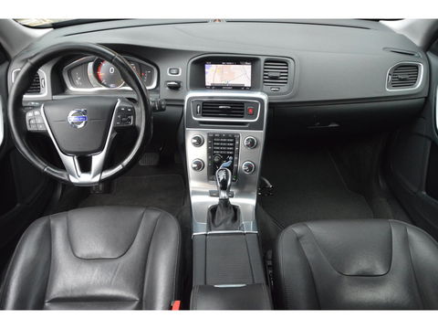 Volvo V60 2.4 D5 Twin Engine Special Edition | Stuur + Stoel Verwarmd | Trekhaak | Bluetooth | Cruise Control | Leer |