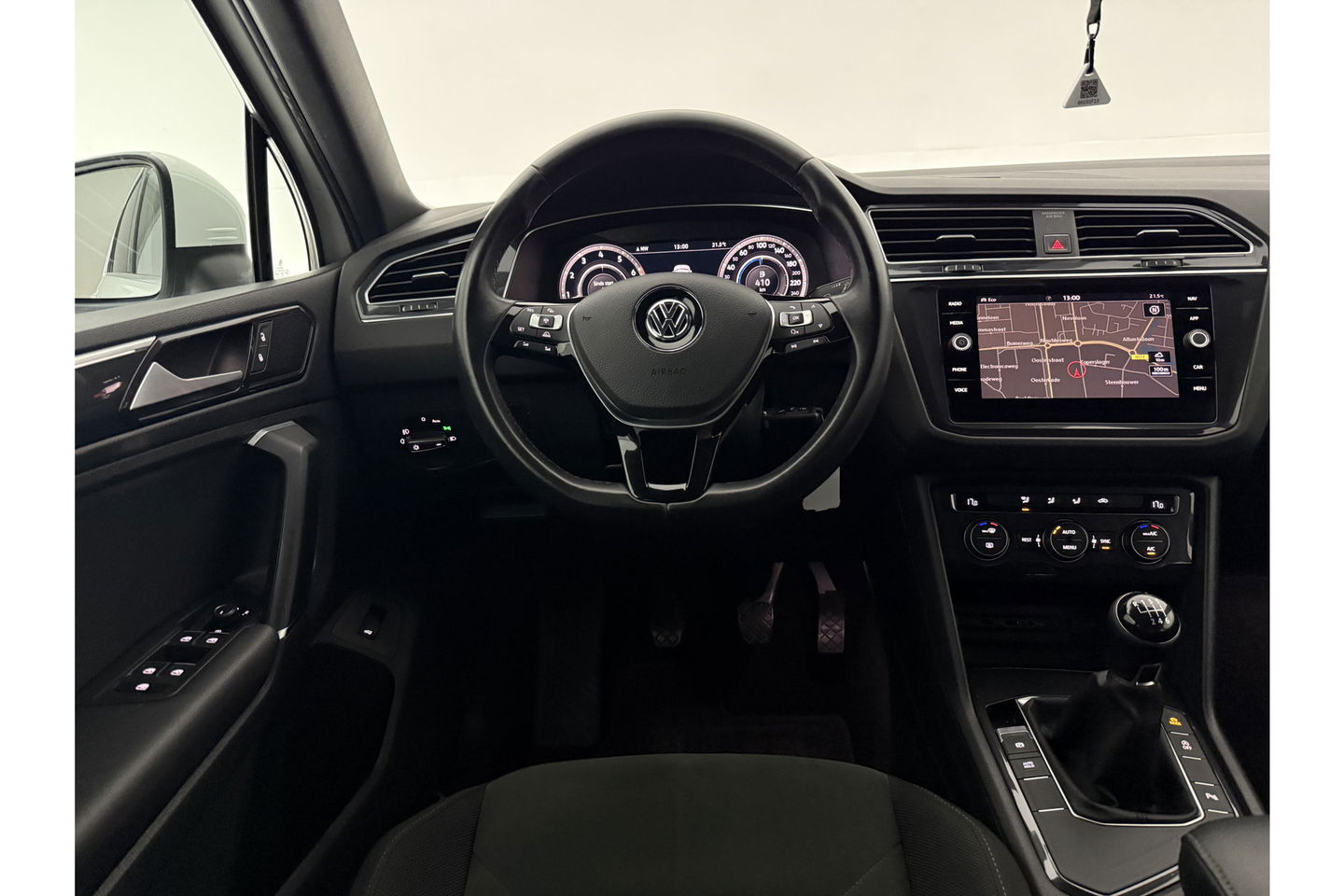 Volkswagen Tiguan 1.4 TSI R-line Virtual ACC LED Carplay Clima Navigatie Parkeersensoren 19"LMV