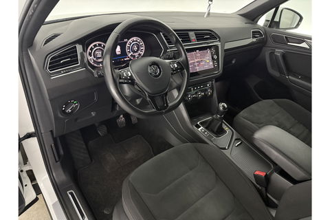 Volkswagen Tiguan 1.4 TSI R-line Virtual ACC LED Carplay Clima Navigatie Parkeersensoren 19"LMV