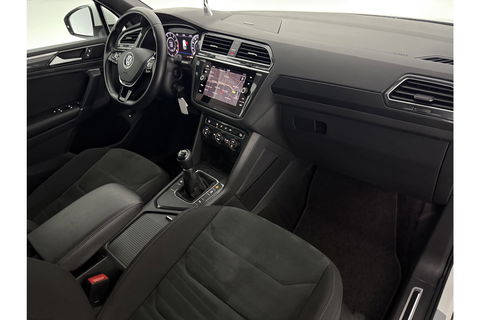 Volkswagen Tiguan 1.4 TSI R-line Virtual ACC LED Carplay Clima Navigatie Parkeersensoren 19"LMV