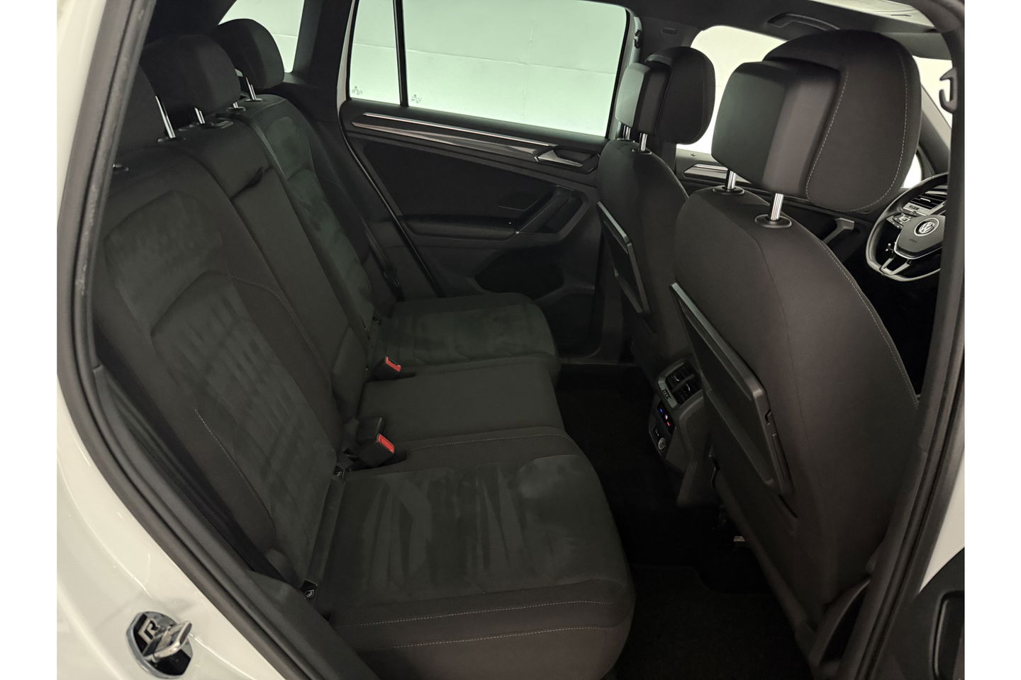 Volkswagen Tiguan 1.4 TSI R-line Virtual ACC LED Carplay Clima Navigatie Parkeersensoren 19"LMV