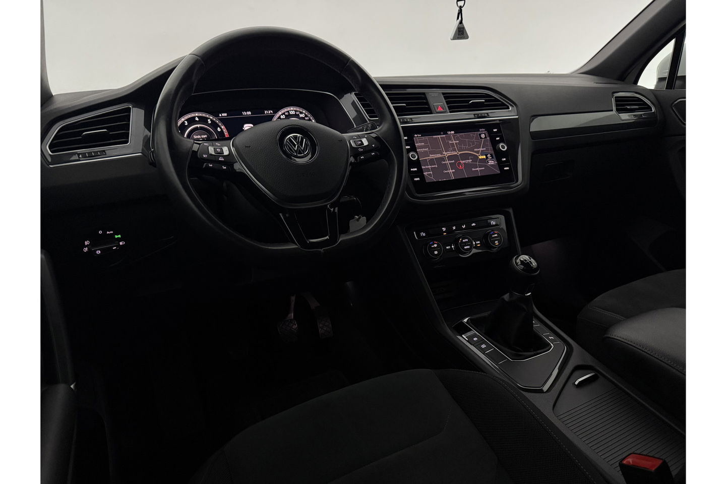 Volkswagen Tiguan 1.4 TSI R-line Virtual ACC LED Carplay Clima Navigatie Parkeersensoren 19"LMV