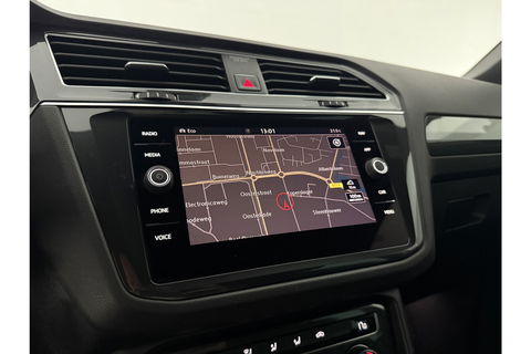 Volkswagen Tiguan 1.4 TSI R-line Virtual ACC LED Carplay Clima Navigatie Parkeersensoren 19"LMV