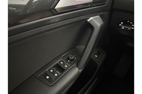 Volkswagen Tiguan 1.4 TSI R-line Virtual ACC LED Carplay Clima Navigatie Parkeersensoren 19"LMV
