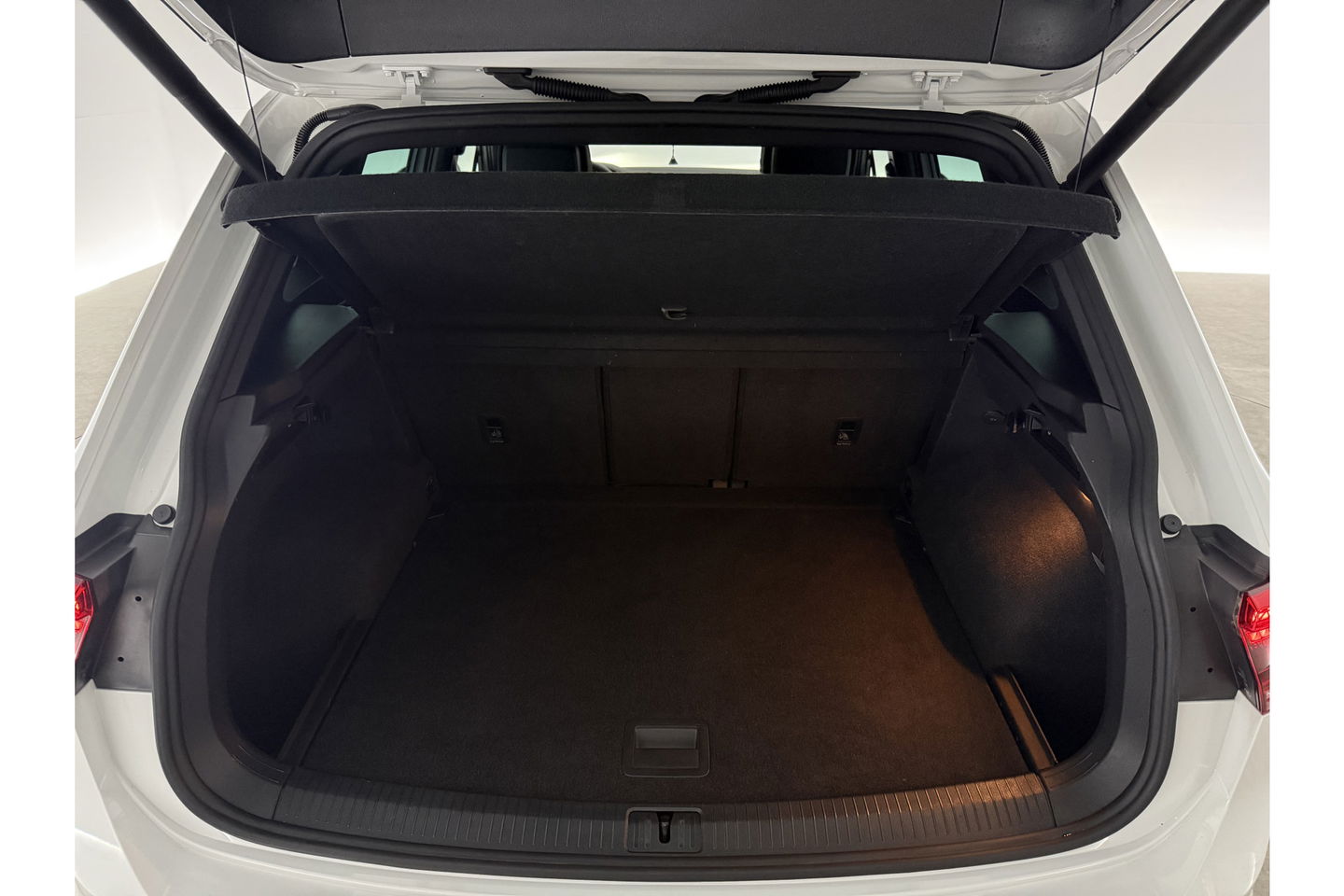 Volkswagen Tiguan 1.4 TSI R-line Virtual ACC LED Carplay Clima Navigatie Parkeersensoren 19"LMV